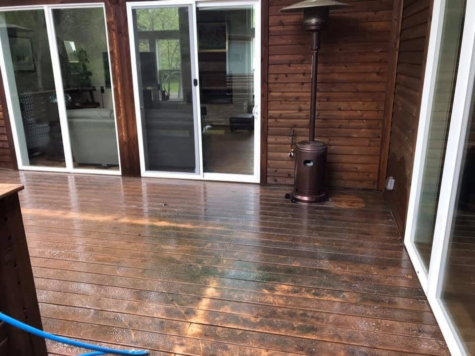 Before wood deck cleaning in Dallas Texas